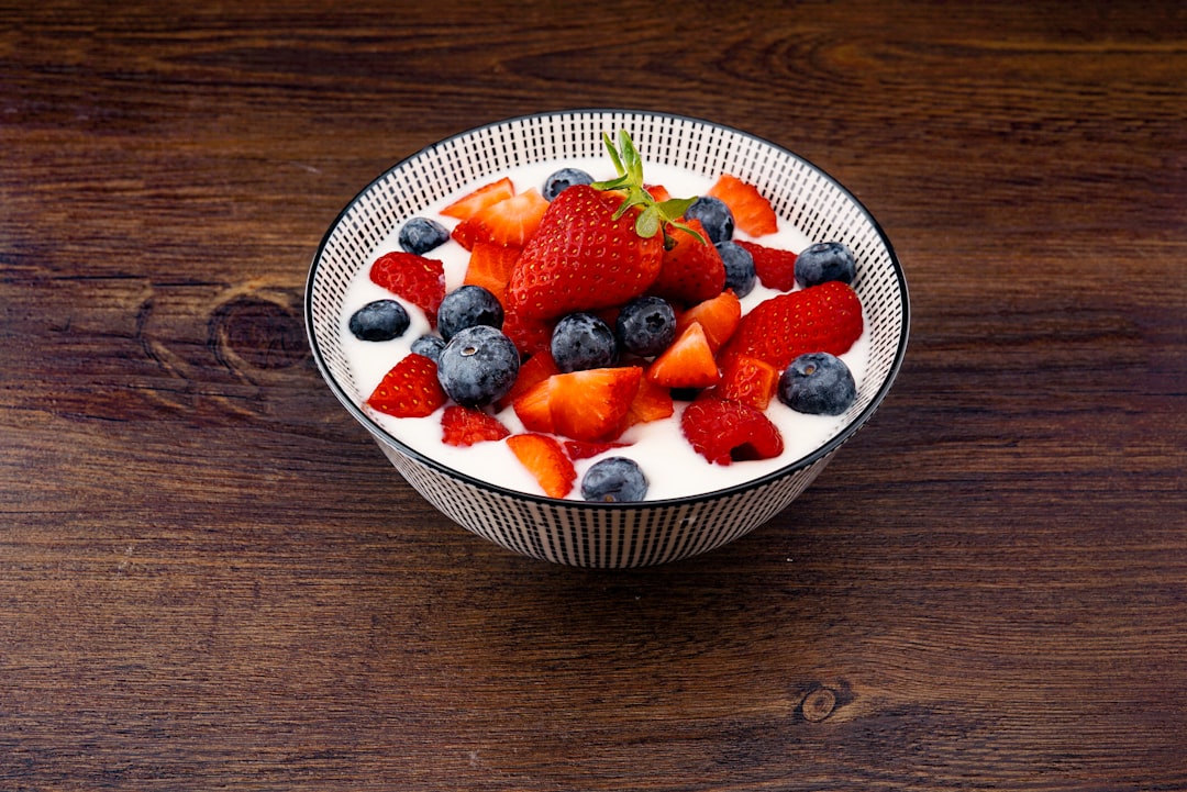 Greek yogurt & berry bowl