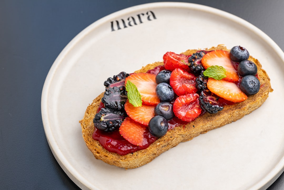 Ricotta & berry toast